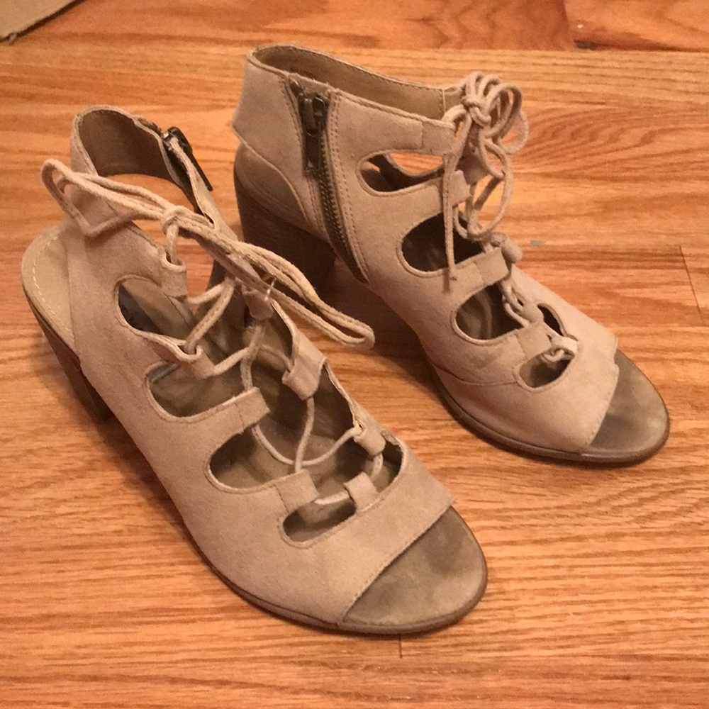 Tie up Steven Madden Heels